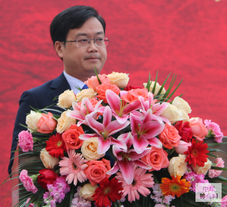 岑溪市人民政府吴伟华市长主持.