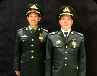 中国专家评审团主席唐国宣敬仰郭云疆领导并合影