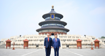 习近平同美国总统特朗普参观天坛